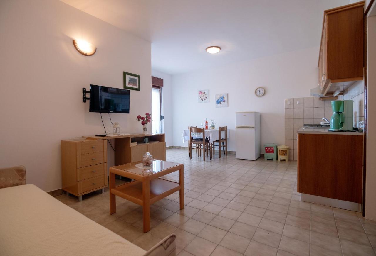 Apartments Dokovic Barbat na Rabu Bagian luar foto